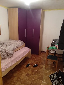 Tranquilo ,soleado ,todo exterior, supermercados ,policía ,pisci