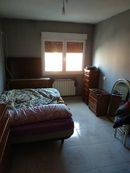 Tranquilo ,soleado ,todo exterior, supermercados ,policía ,piscina ,centro de salud y biblioteca a 5 minutos