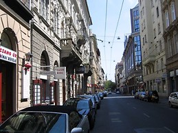 Two-room apartment in Nagymezo street available