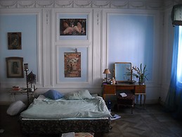 Two roomsfree in Prague historical center