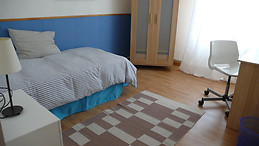 Dormitorio disponible en piso de estudiantes de diseño. SOLO CHICAS