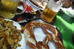 Bretzel, Kartoffeln, Frikadelle...