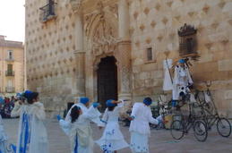 &#34;TITIRIGUADA&#34;, TEATRO DE CALLE DELANTE DEL PALACIO DEL I