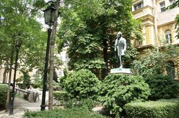 parque en el campus de humanidades