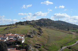 Santuario de la Montaña (a lo lejos)