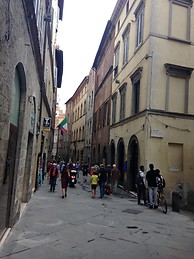 Banchi di Sopra Road, via Banchi di Sopra