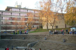Plaza y Edificio de Historia y Lengua.