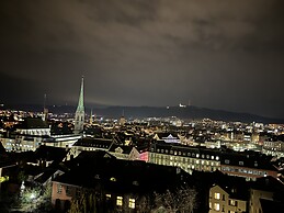 Ethan Zürich by night