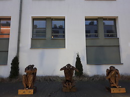 Expo "Bestiary 2.0" by Mariola Wawrzusiak scuplture