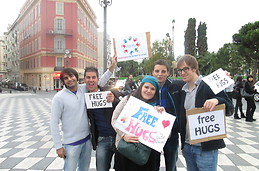 Free Hugs en Masena