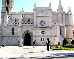 Frente Iglesia Santa María de la Antigua
