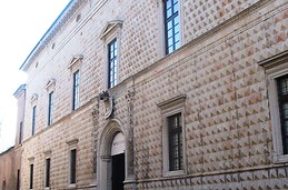 Palazzo dei Diamanti (3)