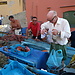 Genova, pescatori a Boccadasse che vendono il pesce