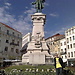 La estatua