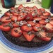 Pastel de chocolate con fresas