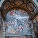 Una iglesia magnífica decorada casi totalmente con frescos mural