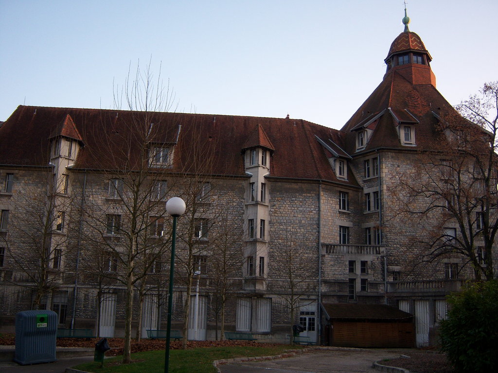 Residencia Canot, en el centro