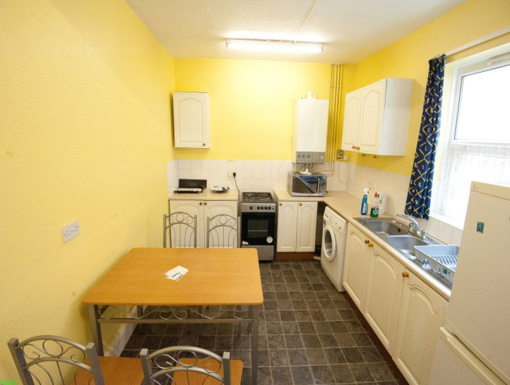 1 bedroom to rent in a spacious 4 bedroom house, in ...