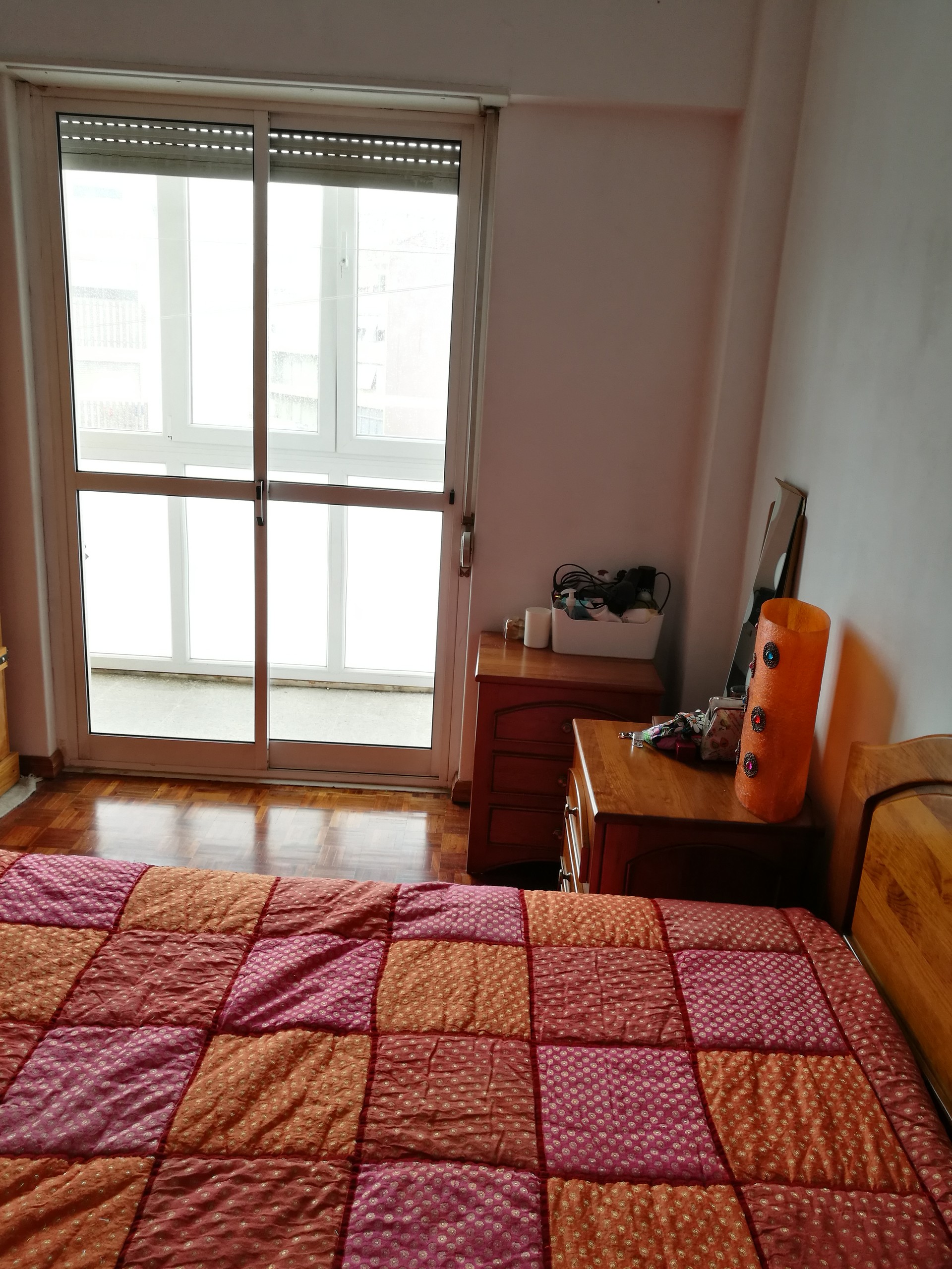 1 room in refurbished apartment. Calm atmosphere (Just for girls)