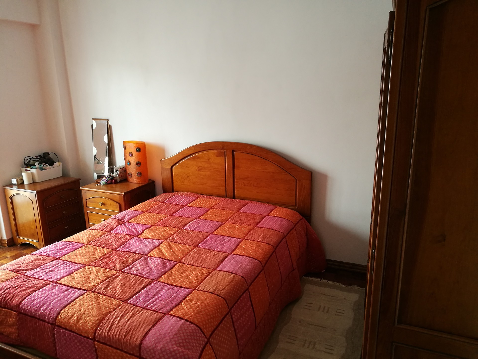 1 room in refurbished apartment. Calm atmosphere (Just for girls)