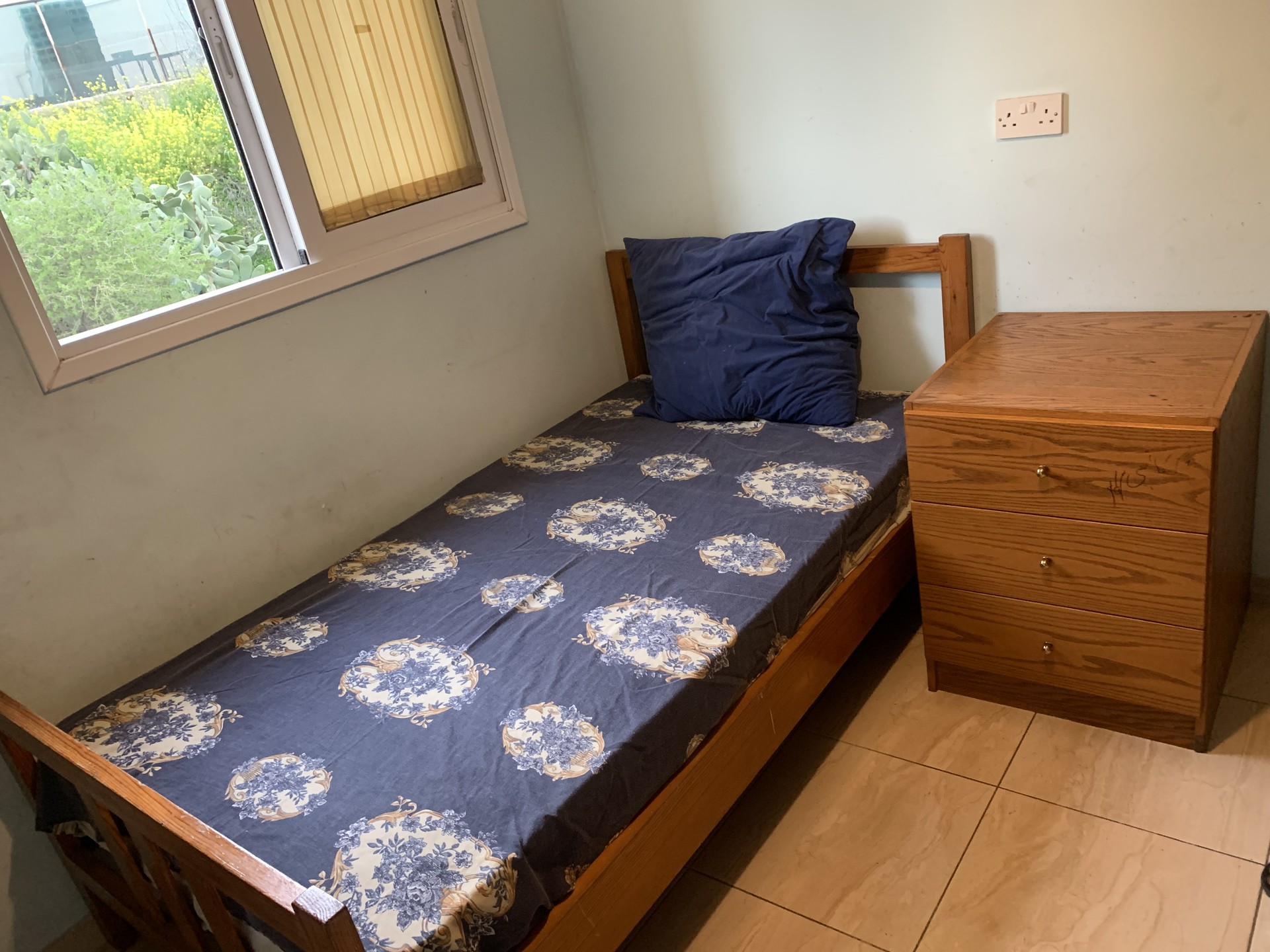 1 singel room for rent singel bed room University dorm Nicosia