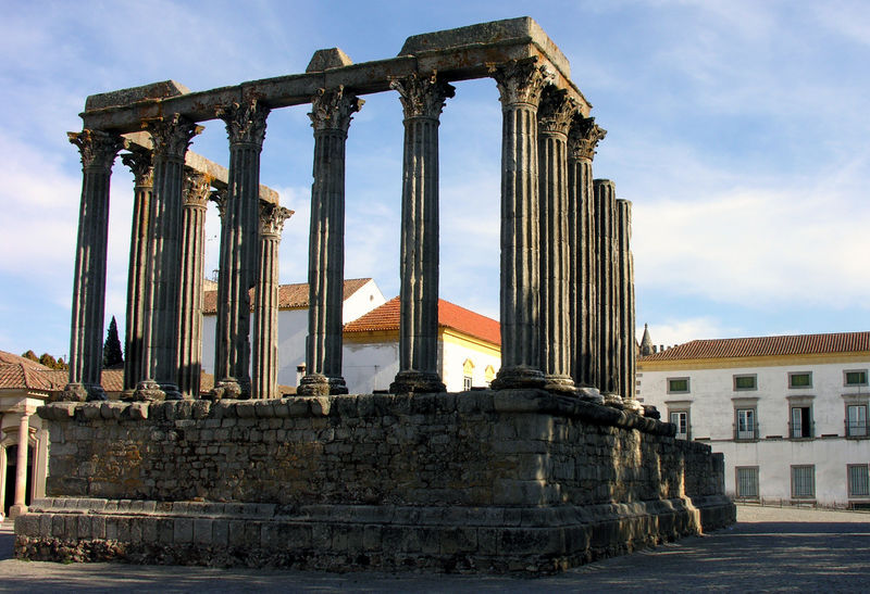 Templo Romano de Diana (Diana&#39;s roman Temple)