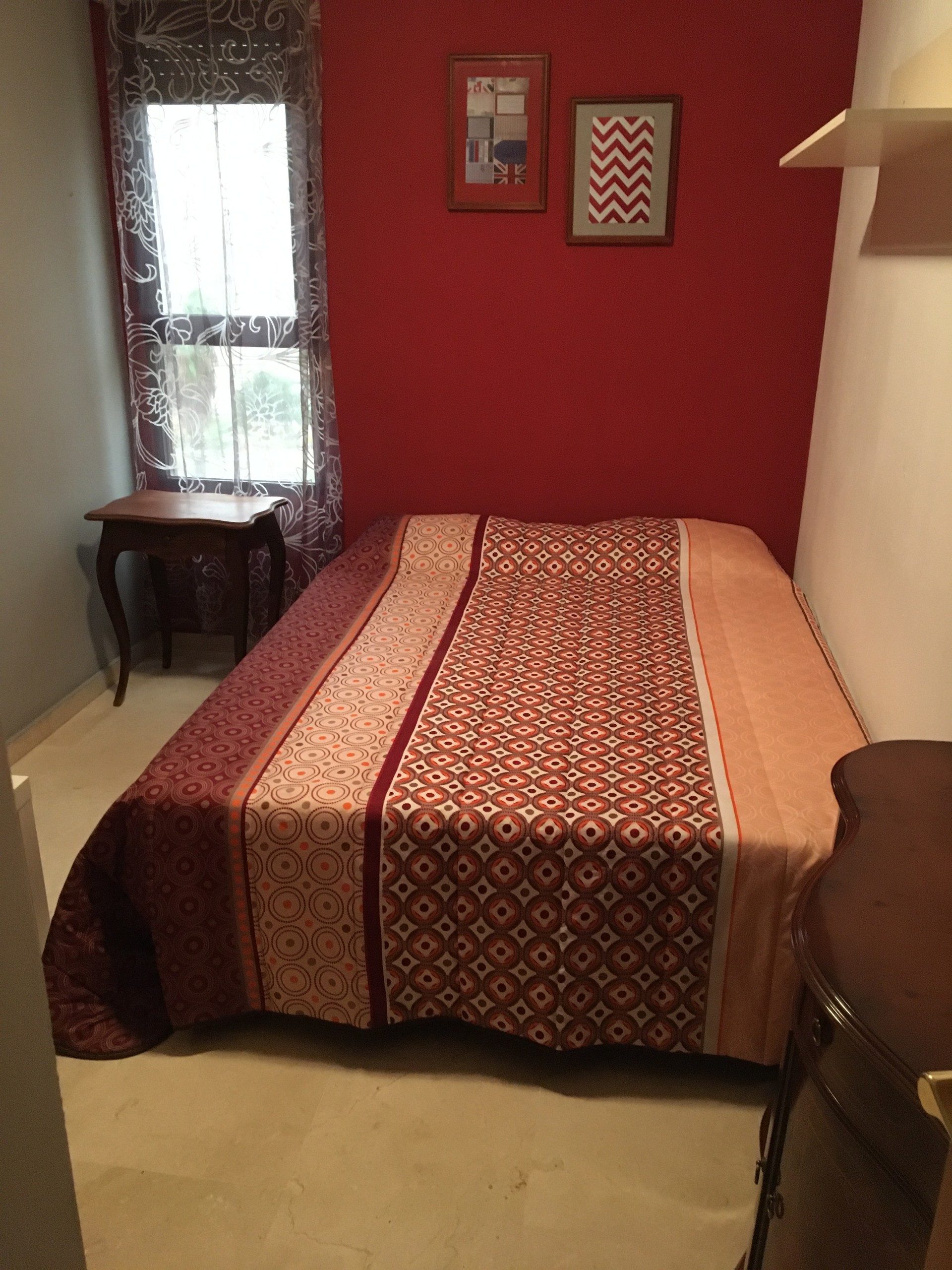 Habitación cómoda con armario en ático duplex en valencia | Alquiler