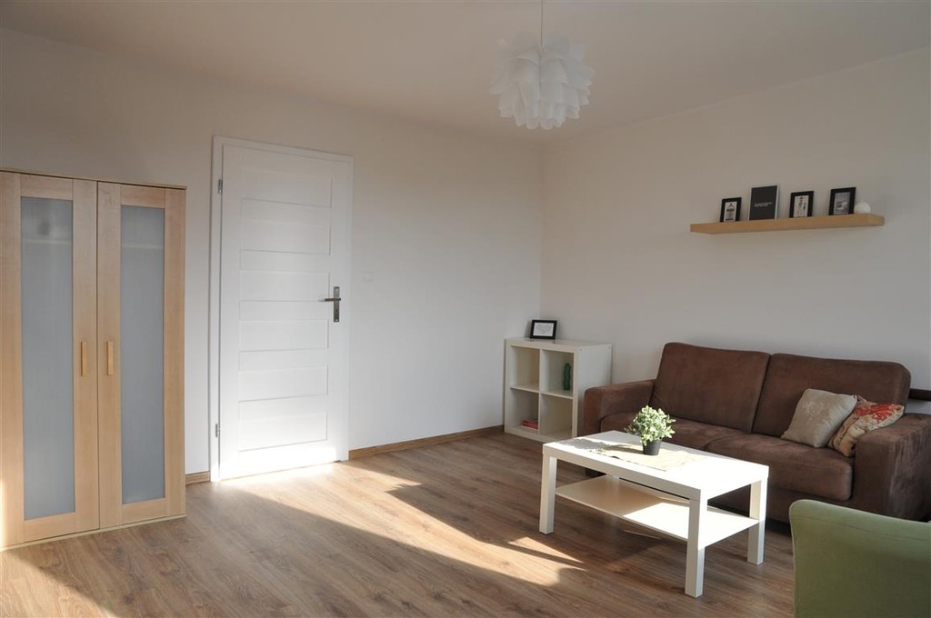 2 bedroom sunny, scandinavian style apartment (60 sq meters) Flat