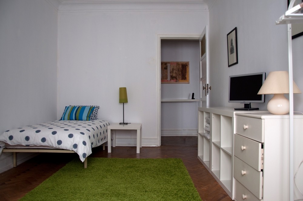 2 single rooms for students in Lapa | Room for rent Lisbon