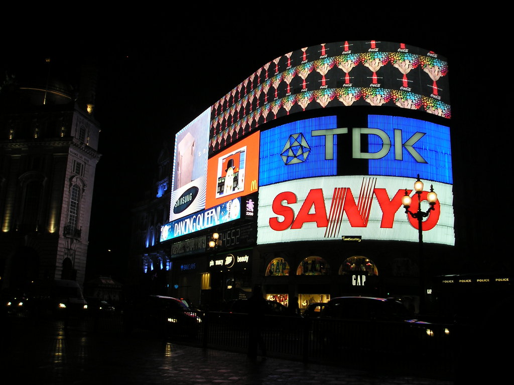 PICADILLY CIRCUS BY NIGHT