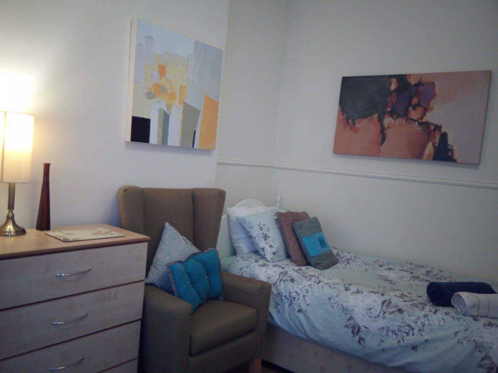 3 Bed Modern Flat With Living Room Broadband Included Electricity And Gas Partly Included Close To Aberdeen Uni And City