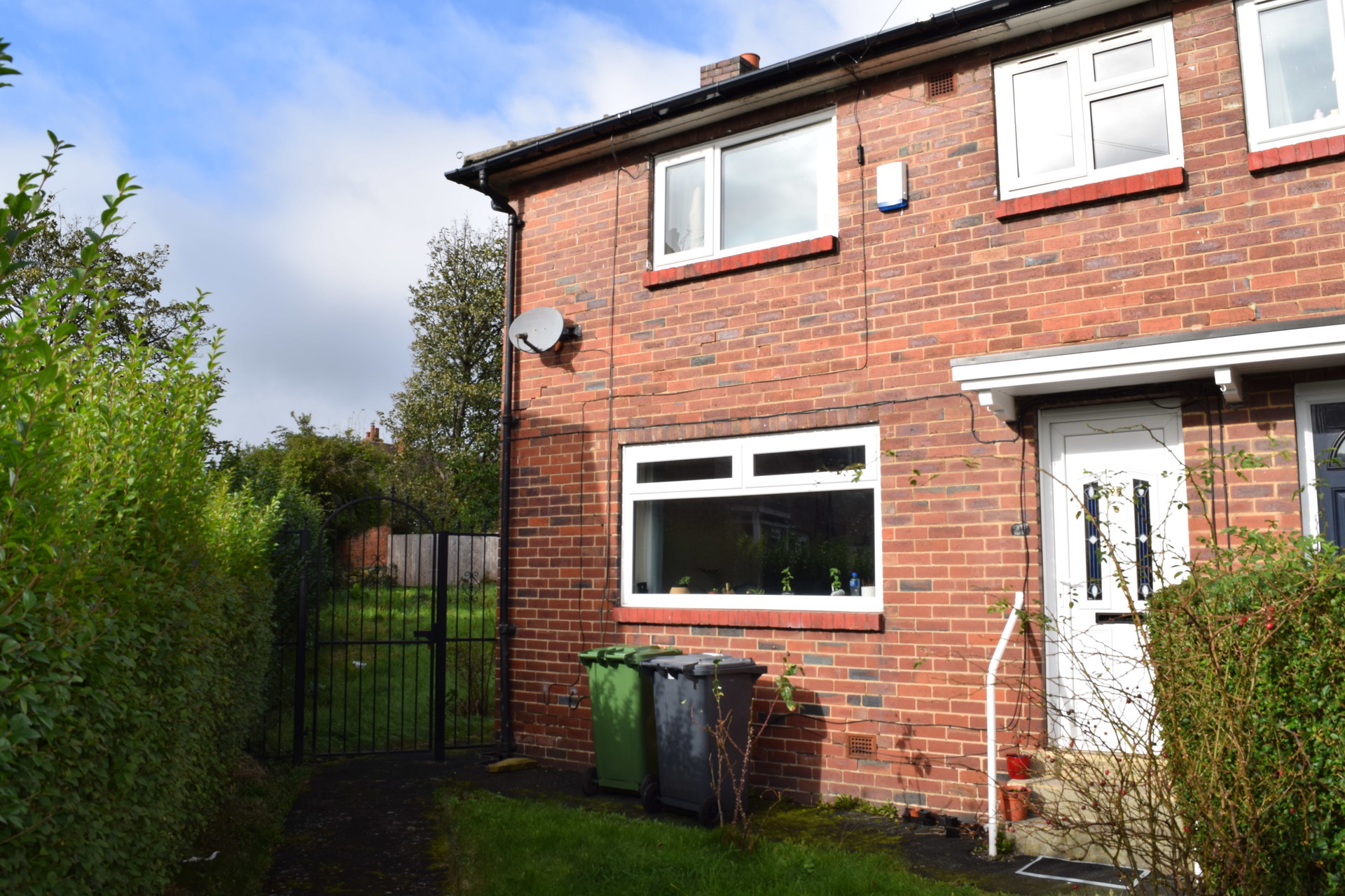 3 Bedroom House In Burley Leeds From 15th Nov