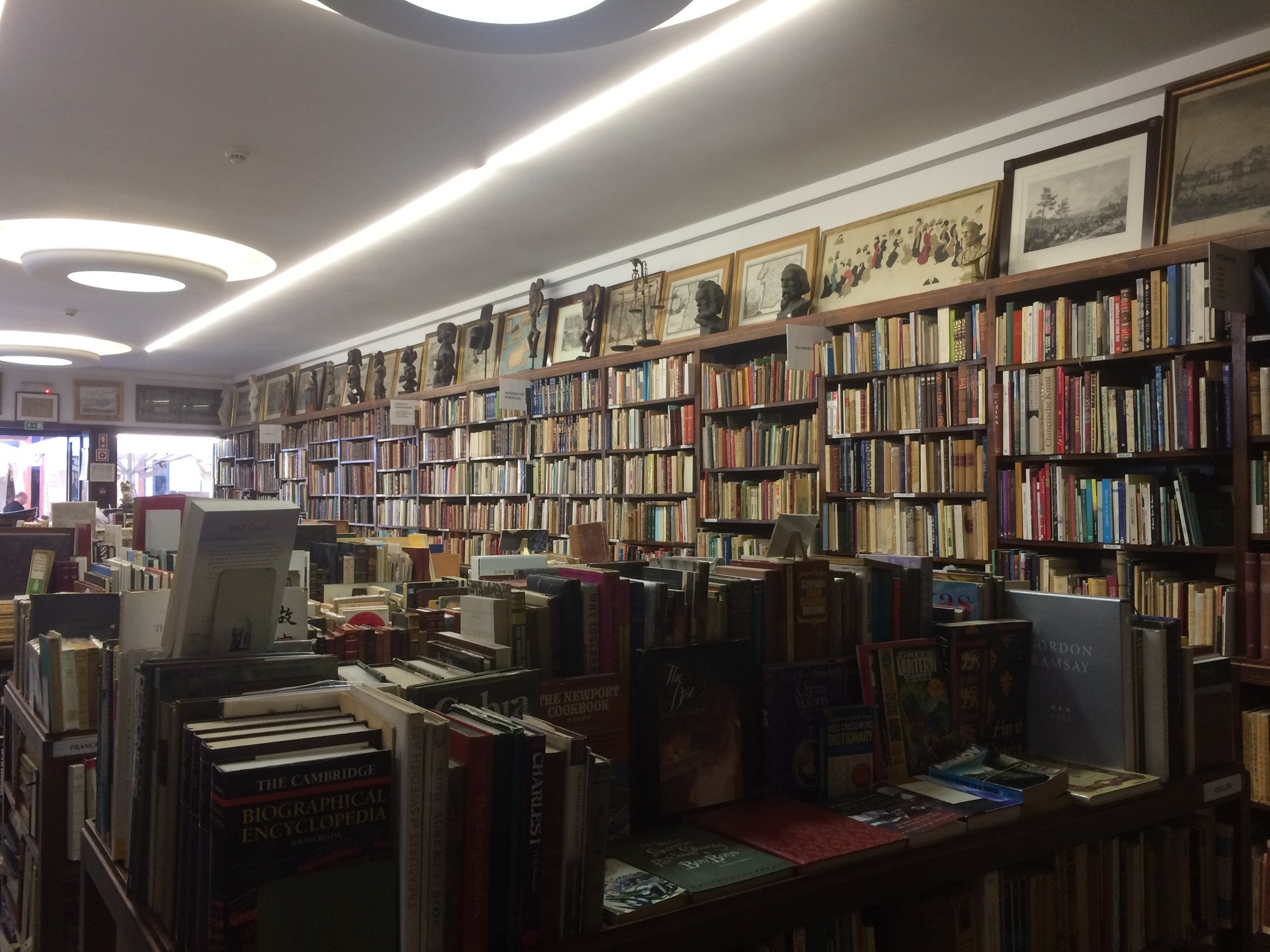 3-bookshops-that-sell-books-english-51d2