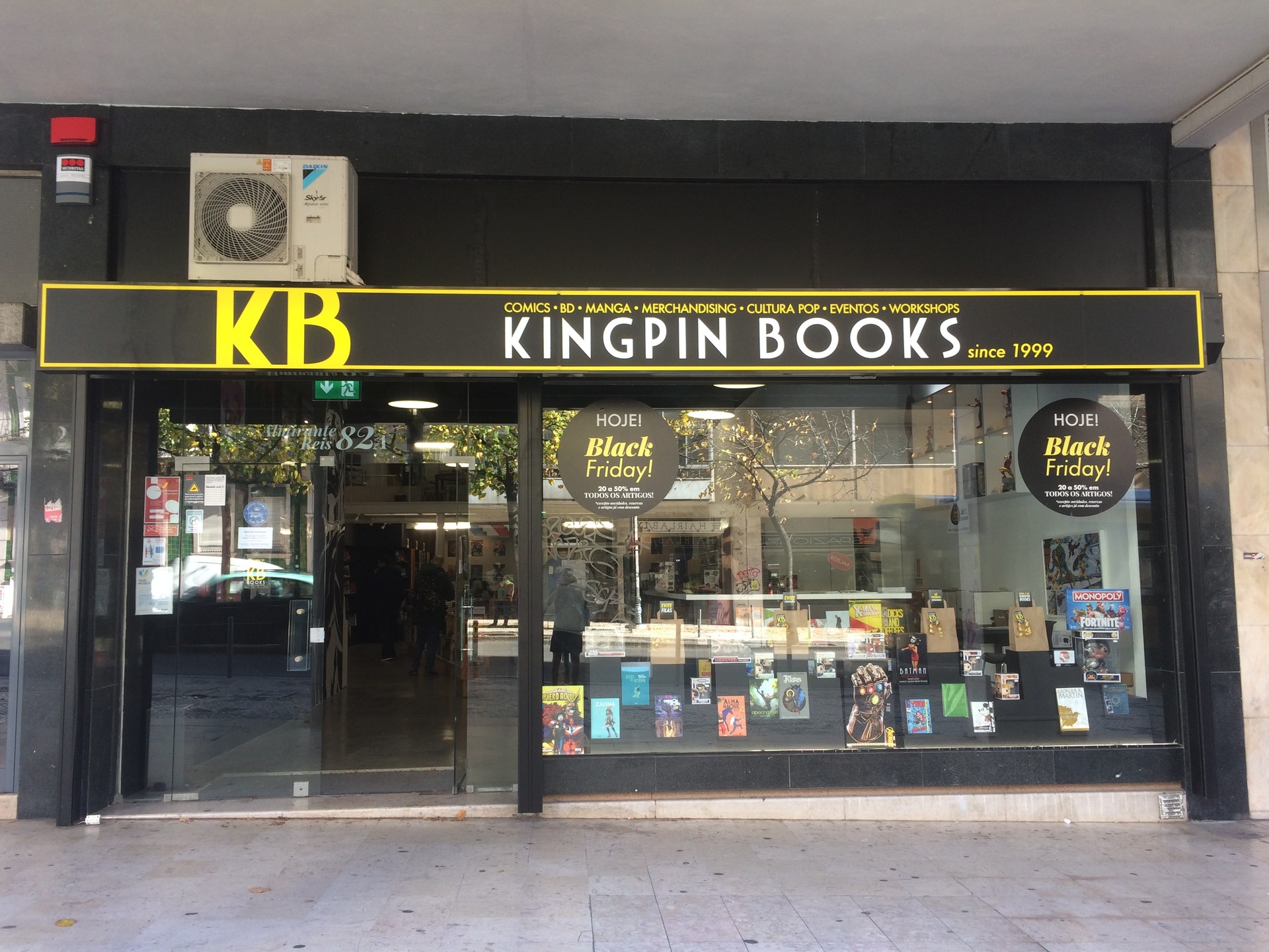 3-bookshops-that-sell-books-english-5738