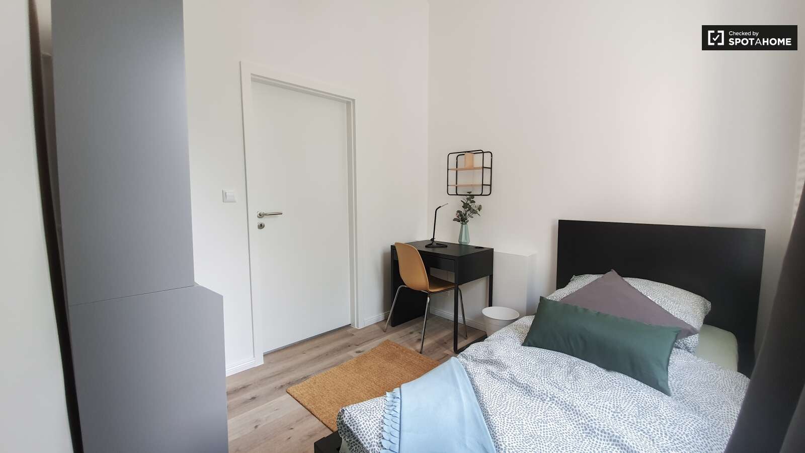 berlin single apartment