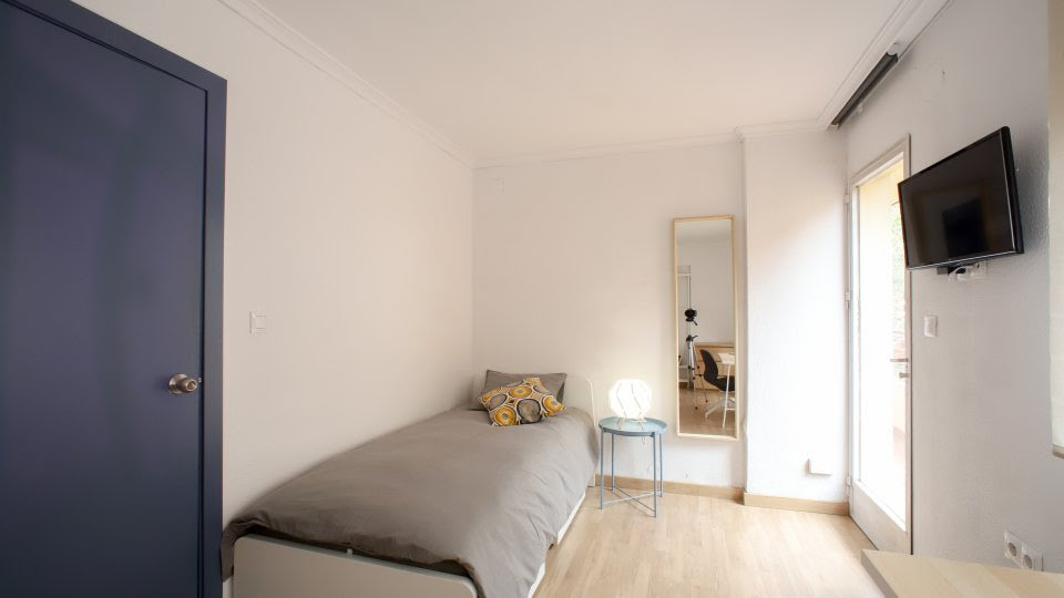 Habitación luminosa, amplia y moderna | Alquiler habitaciones Valencia