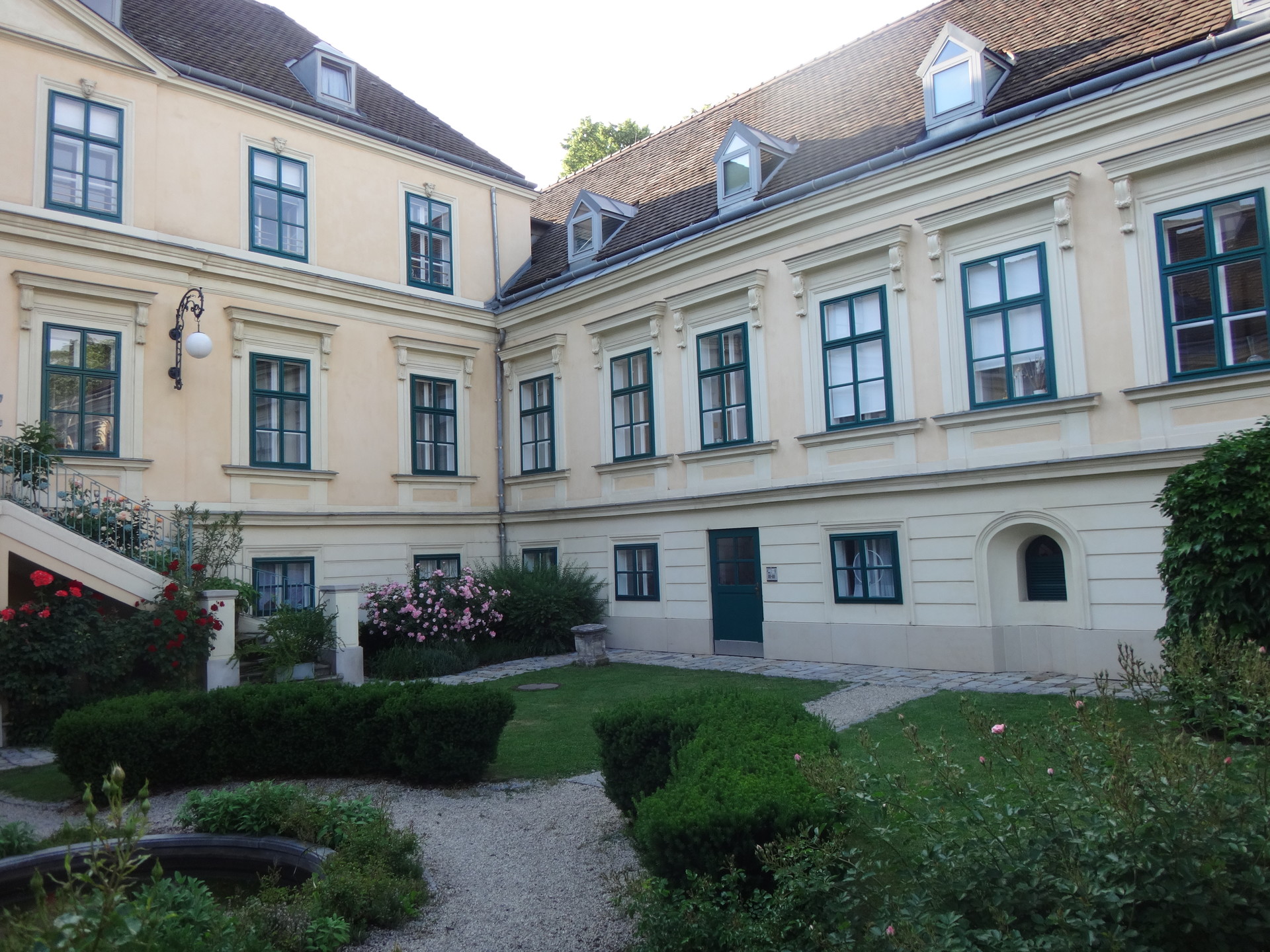 Two linked rooms in Vienna Room for rent Vienna