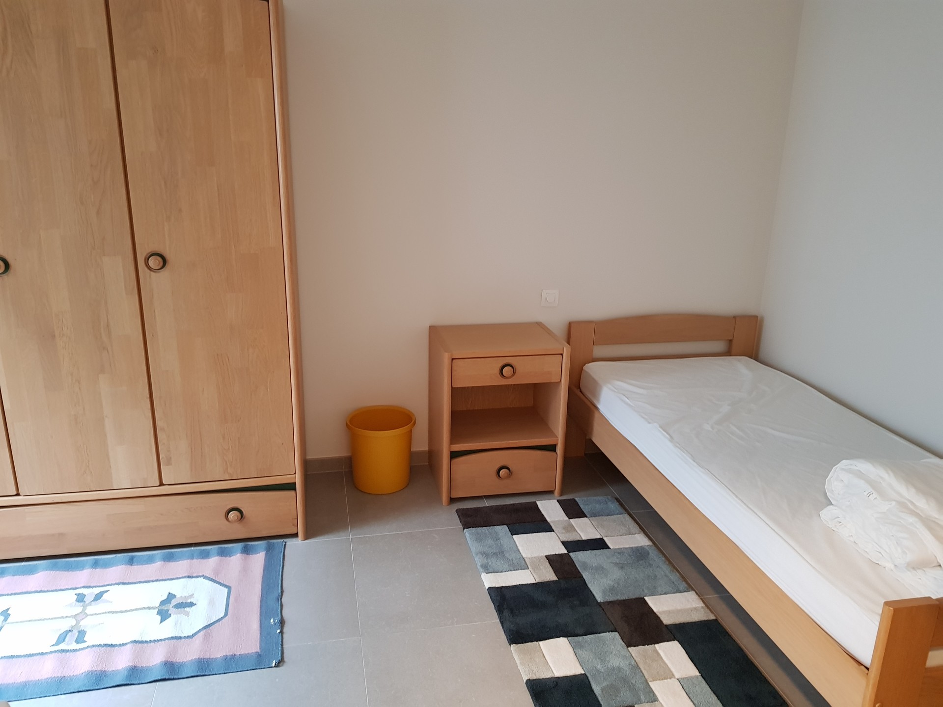 2 bedrooms in a new house with shared bathroom and kitchen Room for