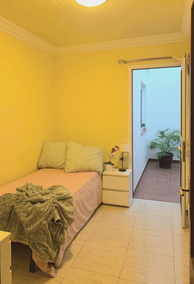 Habitación con cama individual y armario empotrado | Alquiler