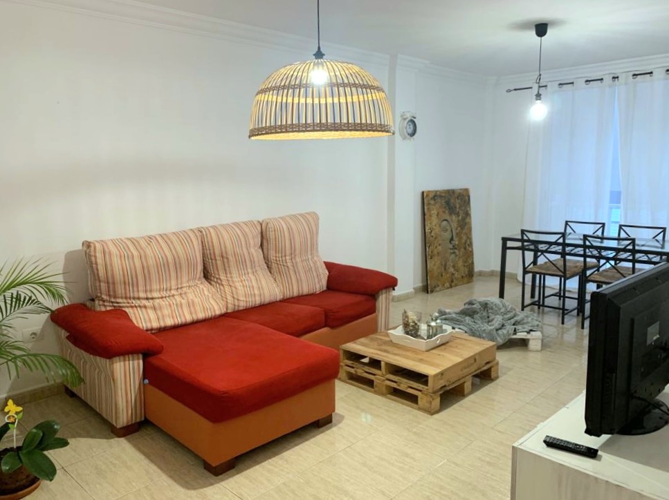 Habitación con cama individual y armario empotrado | Alquiler