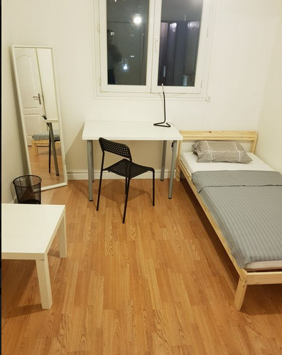 Long Stay Single Room For Rent In 3 Room Flat For Students In Noisy Le Grand With Internet And With Storage Area