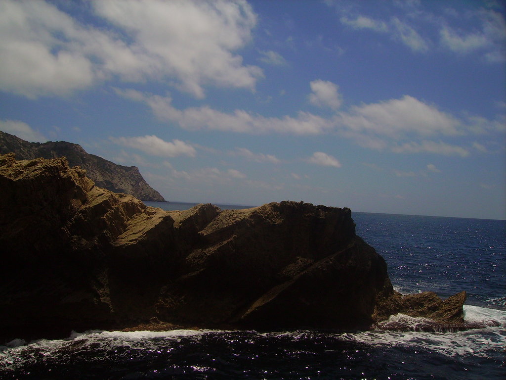 Piscinas naturales en un atolón de Ibiza