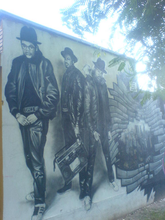 RUN DMC graff cerca de mi piso