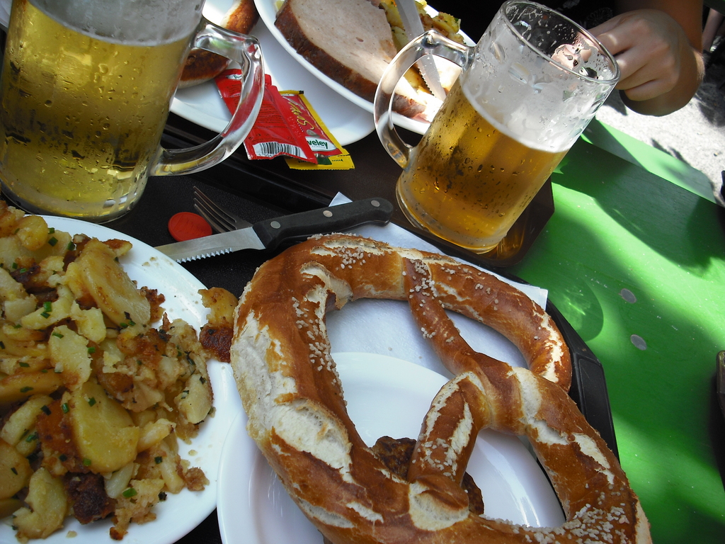 Bretzel, Kartoffeln, Frikadelle...