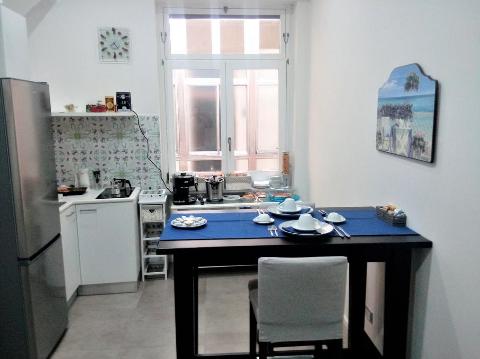 Student Apartment For Rent In Naples With Internet And With