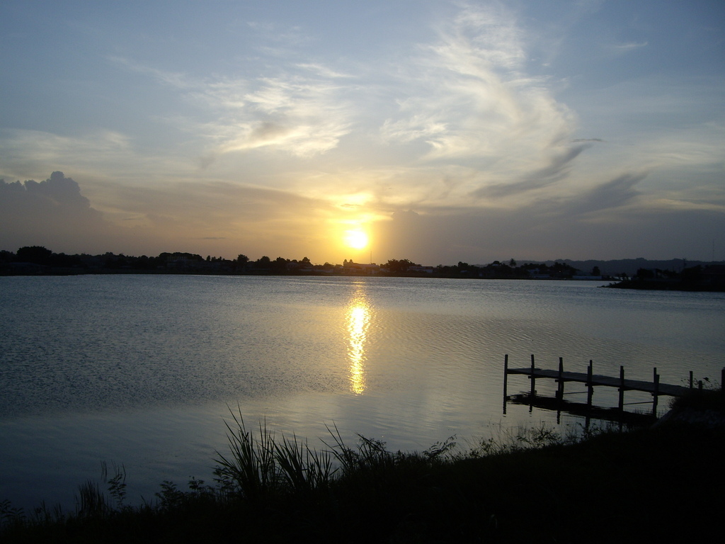 Atardecer en Lago Petén Itzá-Isla de Flores, Petén | Erasmus photo Guatemala Atardecer en Lago Petén Itzá-Isla de Flores, Petén | Erasmus photo Guatemala