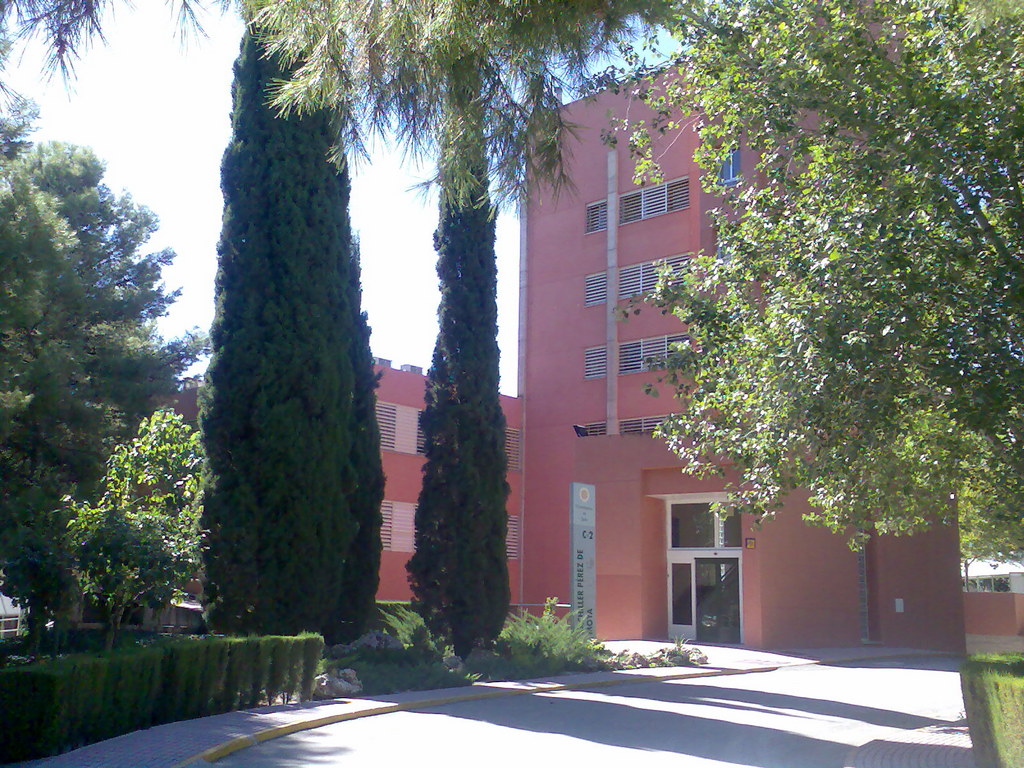 Edificio C-2, Bachiller Pérez de Moya