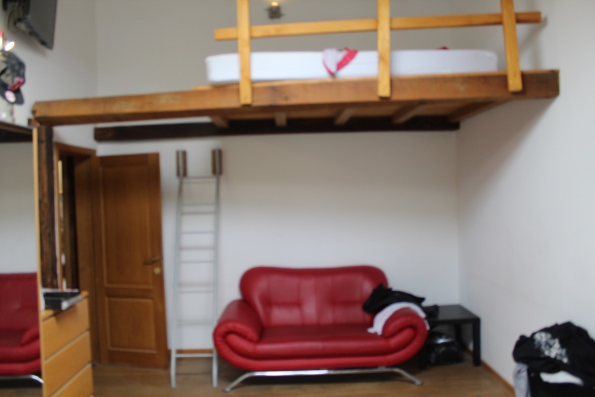 Room For Rent In 2 Bedroom Apartment In Liege With Storage Area