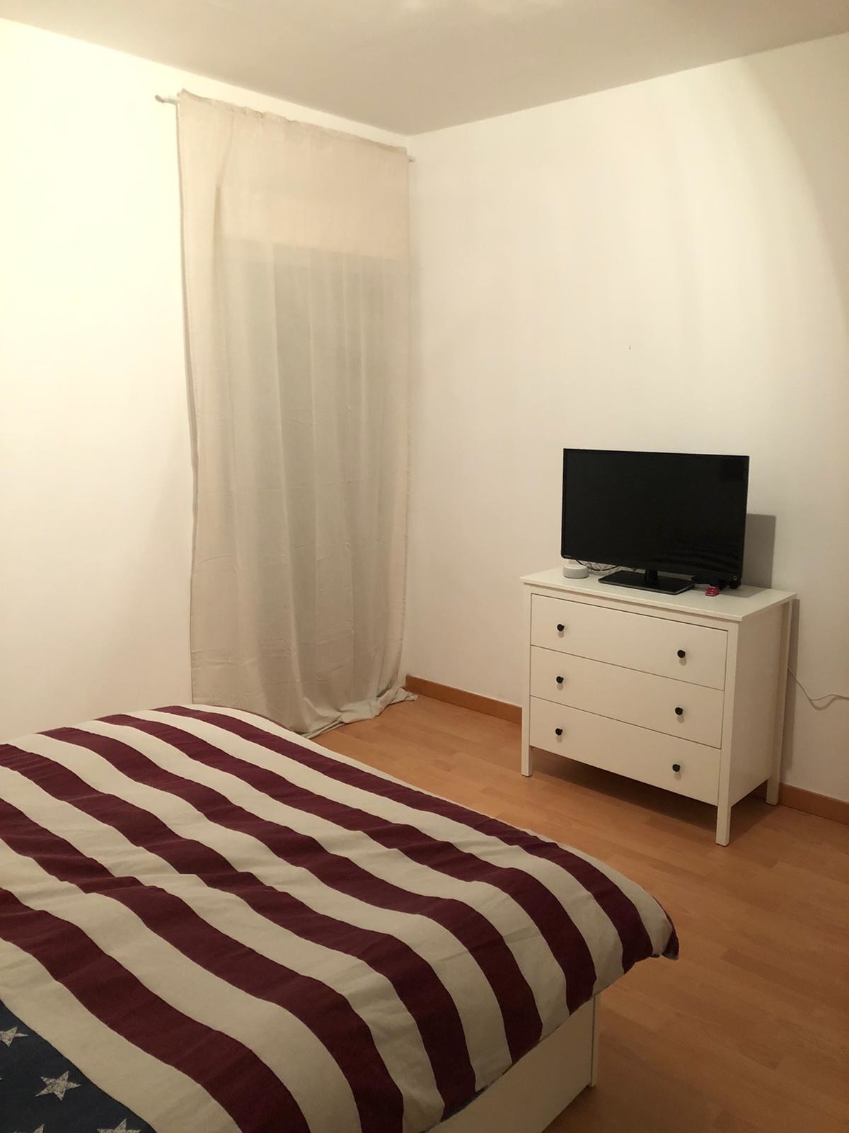 Double bed room, with natural light, big room with