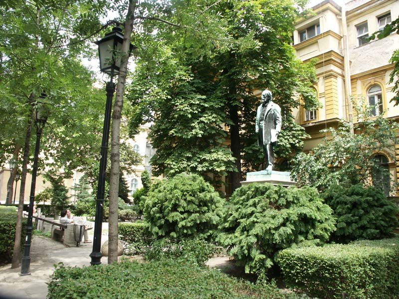 parque en el campus de humanidades